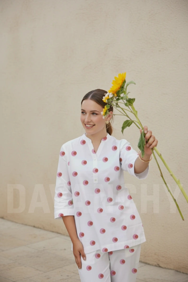 Trendy casual outfit for women-Front