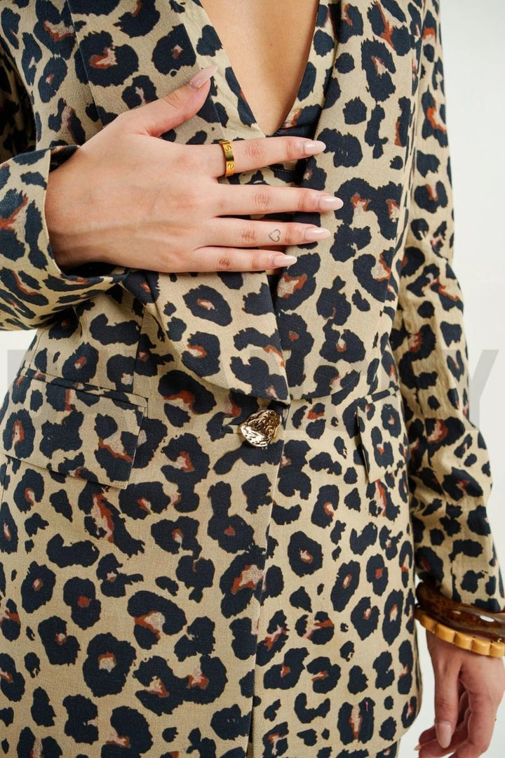 Stylish coordinated fashion set for women-Front